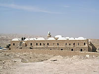 丘陵に位置するマカーム・ナビ・ムーサ