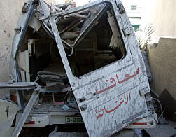 破壊された救急車