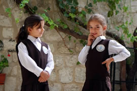 診察を待つ子どもたち