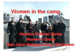 プレゼンテーションのタイトルページ。写真は女性センターの屋上で