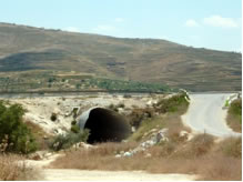 アシーラ・アル・キッビーエに入る“トンネル