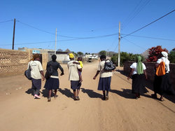 訪問介護にむかうボランティアたち