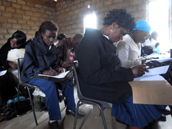 テスト中。みんな真剣そのもの