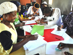 絵やストーリーを書くことを通して、学ぶ場面も