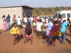 最後はドロップイン・センターの子どもたちがダンスを披露して送り出してくれました