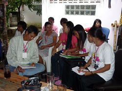 南アの活動報告を熱心に聞いてくださっていたシェア・タイ関係者のみなさん。