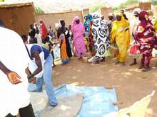 年末も続いた食料配布（12月30日、カドグリ郊外にて）