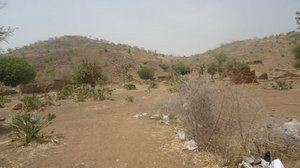 丘のふもと、タフリ村