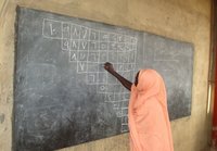 前に出て、黒板に数字を書いてみる