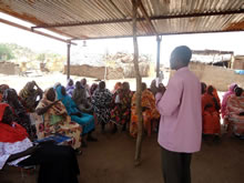 研修を受ける女性たち。講師はザカリヤさん