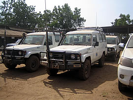 ズラリと並んで整備の順番を待つ車輌