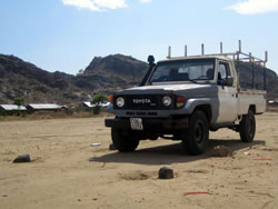 石を置いて作ったコースをゆく