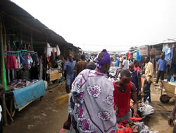 撤去前のカスタムマーケット