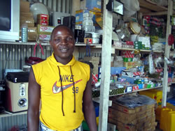 「ニューマーケット」に移転してきた雑貨屋さん。商売は「まあまあだね」