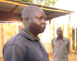 元々は整備工場の板金工だったビタレだが、その人脈と交渉能力を買われてJVCスタッフ時代は渉外担当に。現在は工場の部品調達担当だが、住民投票の期間は取材に訪れた日本人新聞記者の助手として活躍。