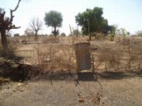 出入口のついたフェンス