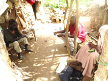 7月に到着した避難民に話を聞く