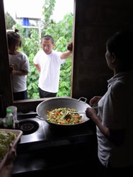 今日の給食は、野菜炒めです。