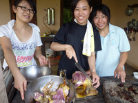 アヒルを切り分けます