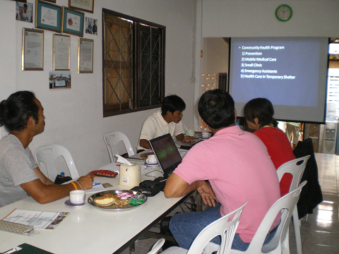 GHREのオフィスで活動の説明を聞きました