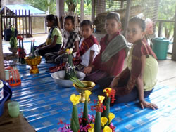 ラオスの伝統的な行事も残っています