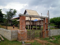 村のお寺で話し合いは行われました