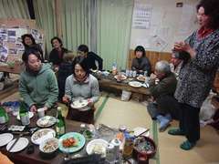 お酒を飲みながら交流