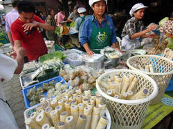 にぎわう有機市場