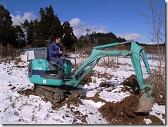 重機を運転するＪＶＣ石原