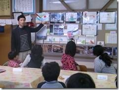 写真を見ながら