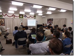 アドバイザーの説明に耳を傾ける住民の皆さん