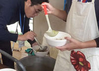 会食会の準備をするJVC岩田