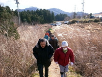 移転予定地を歩いて回る(手前左はJVC山崎)