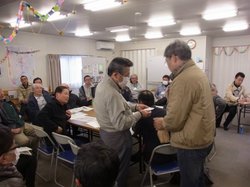 大浦の住宅相談会にて。抽選会の一コマ