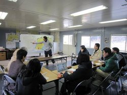 事例視察として気仙沼市本吉町で活動する「小泉地区の明日を考える会」のお話を伺った