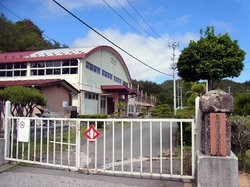 昨年度をもって閉校した浦島小学校の現在の様子