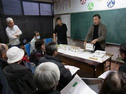 アドバイザーによる模型を使った解説