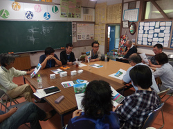 アドバイザーによる住宅プランの解説。共同建設勉強会にて