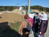 造成地の見学の様子