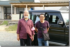 避難所を訪れた鎌田實さんとさだまさしさん