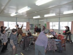 仮設住宅サロンの様子。毎朝ラジオ体操が行われている