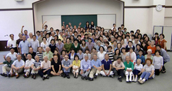 昨年の合唱団員の合宿での集合写真！楽しそうですね。