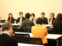 記者会見の様子。衆議院第2議員会館で行われた