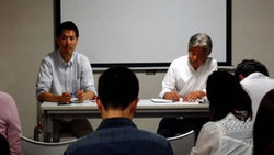 参加者からの質問を聞く今野（写真左）と谷山