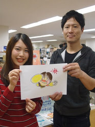 意外にも写真を撮られるのが苦手なようで、表情がカチコチですね（笑）