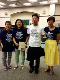 毎年12月のJVCコンサートを支えてくださる合唱団の皆さんもご購入くださいました。夏の合宿のひとこま、みんなおそろいでユニフォームのようです