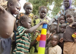 南スーダン／難民キャンプ内の幼稚園で学ぶ子どもたち