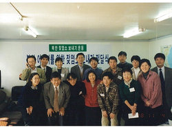 JVC代表だった熊岡さんと韓国でお会いした時の写真だそう。大学生の寺西さん、かわいらしいですね！（写真左下）