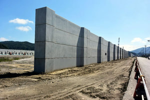新しく建てられた防潮堤