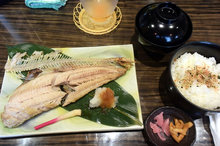 ほっけの定食。脂がのっていてとてもジューシーでした